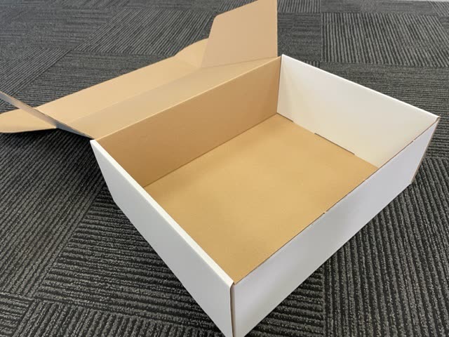 An unbranded new-starter box option, open and ready to pack